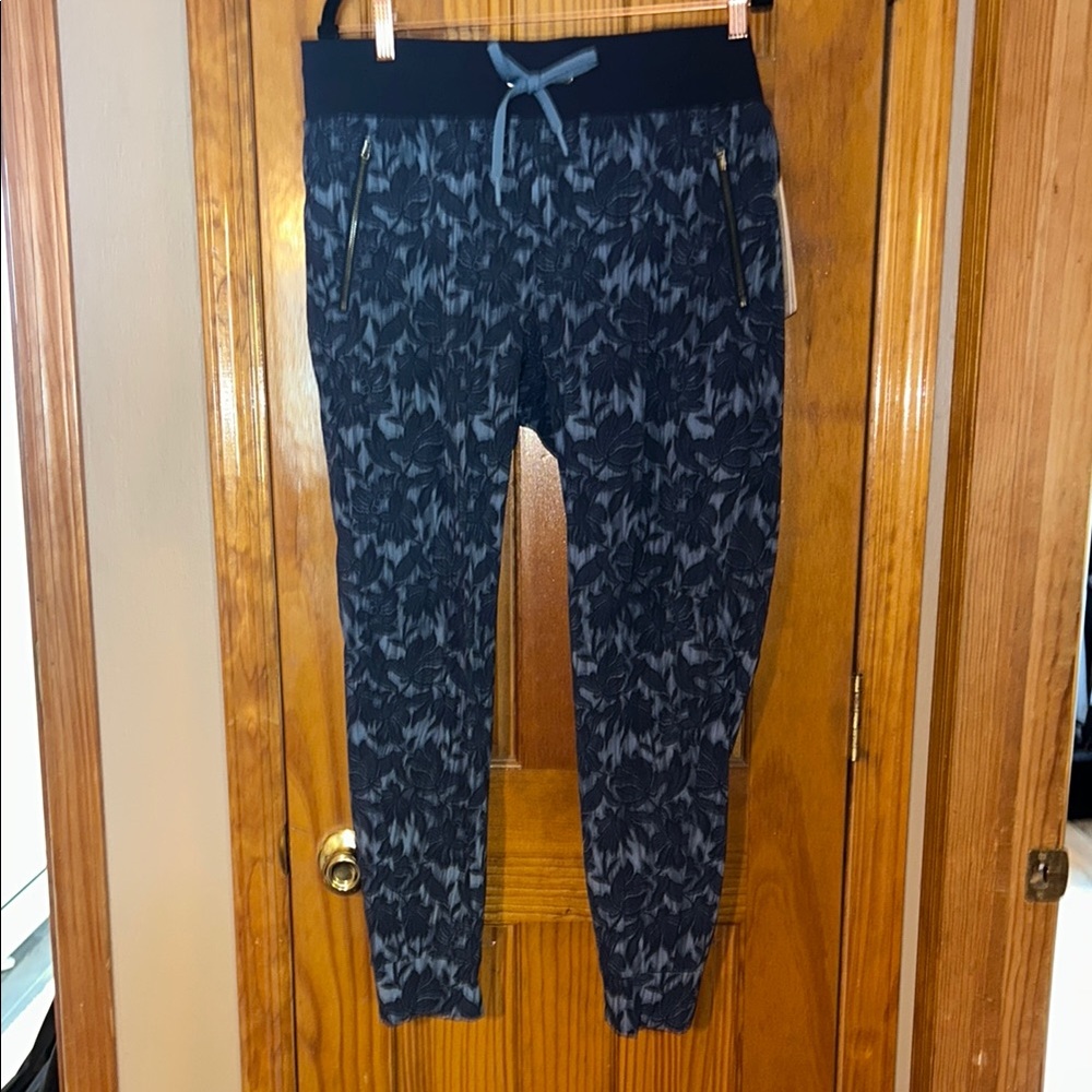 Athleta Navy and Black trekkie north Joggers